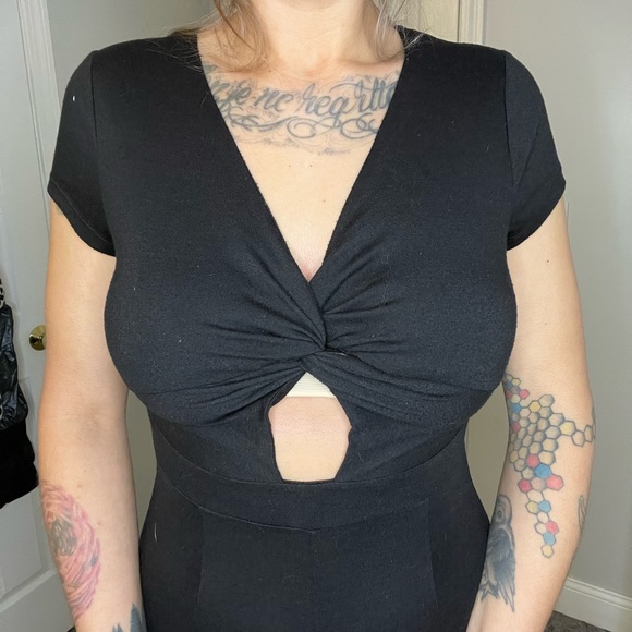 Black Derek Heart Bodysuit with Keyhole front accent - Picture 7 of 12